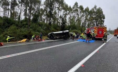 Dos personas fallecidas y varios heridos deja colisión frontal de alta energía en ruta entre Valdivia y Paillaco